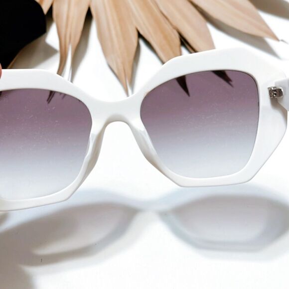 Prada sunglasses - Picture 5 of 8